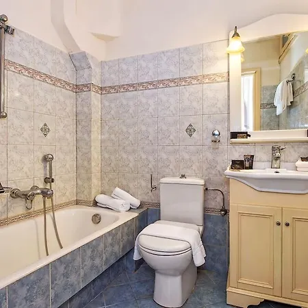 Hotel Golden Grey Goose Fira (Santorini)
